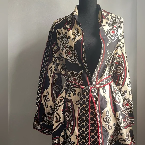NWT FARM Rio Cream Black and Red Floral Belted Kimono - Picture 1 of 8